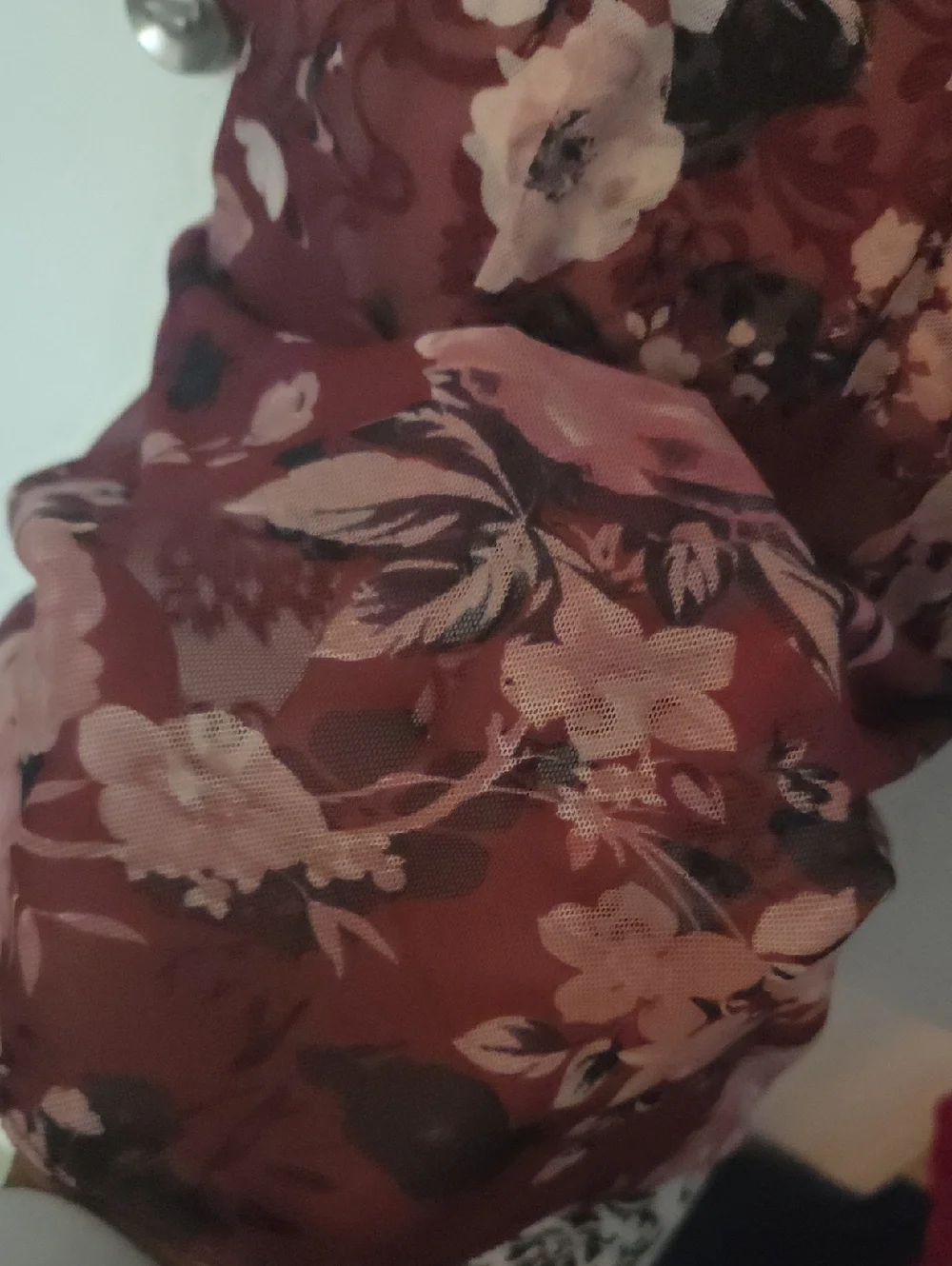 Guess Floral Short-Sleeve Top in Rose - Picture 5 of 5